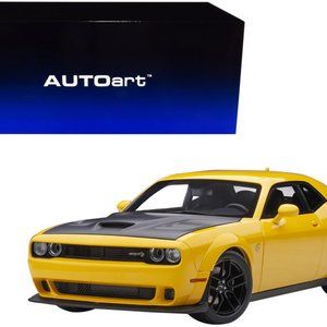NIB AutoartDodge Challenger SRT Hellcat Widebody Yellow Jacket with Satin Black